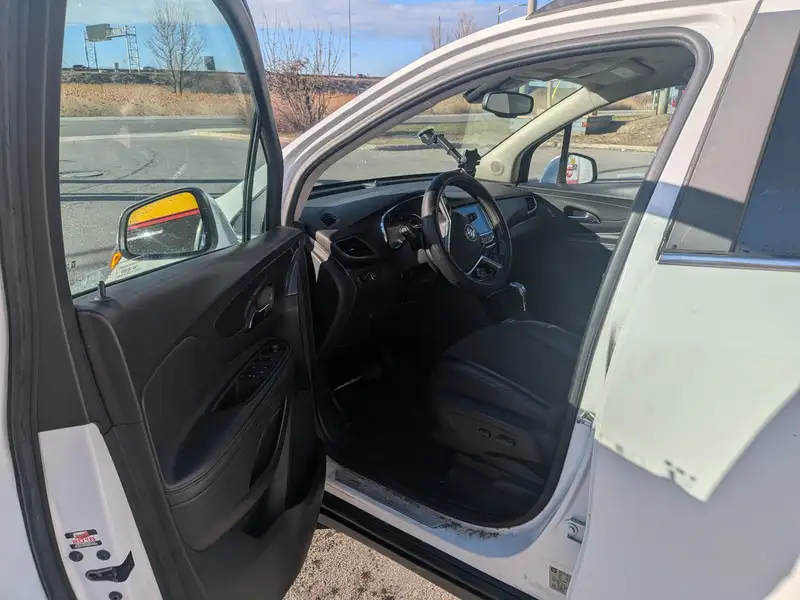 2017 Buick Encore, bílá, 148 000 km, dovoz Kanada — foto 2 z 5