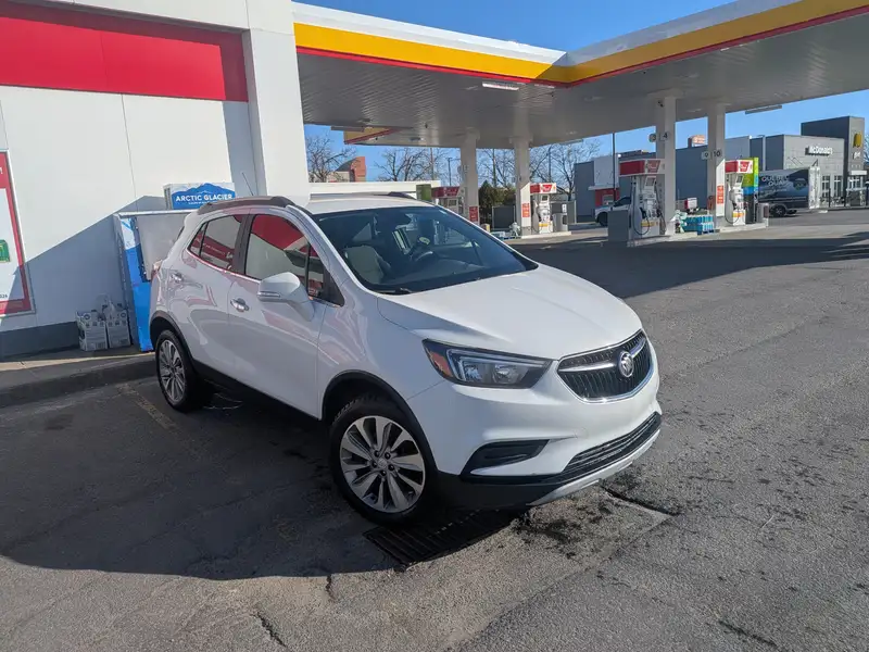 2017 Buick Encore, bílá, 148 000 km, dovoz Kanada — foto 3 z 5
