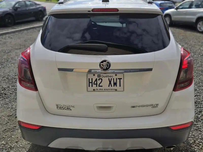 2018 Buick Encore Preferred, bílá, 133 500 km, dovoz Kanada — foto 4 z 12