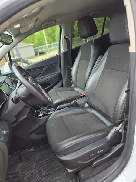 2018 Buick Encore Preferred, bílá, 133 500 km, dovoz Kanada — foto 7 z 12