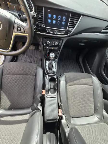 2018 Buick Encore Preferred, bílá, 133 500 km, dovoz Kanada — foto 9 z 12