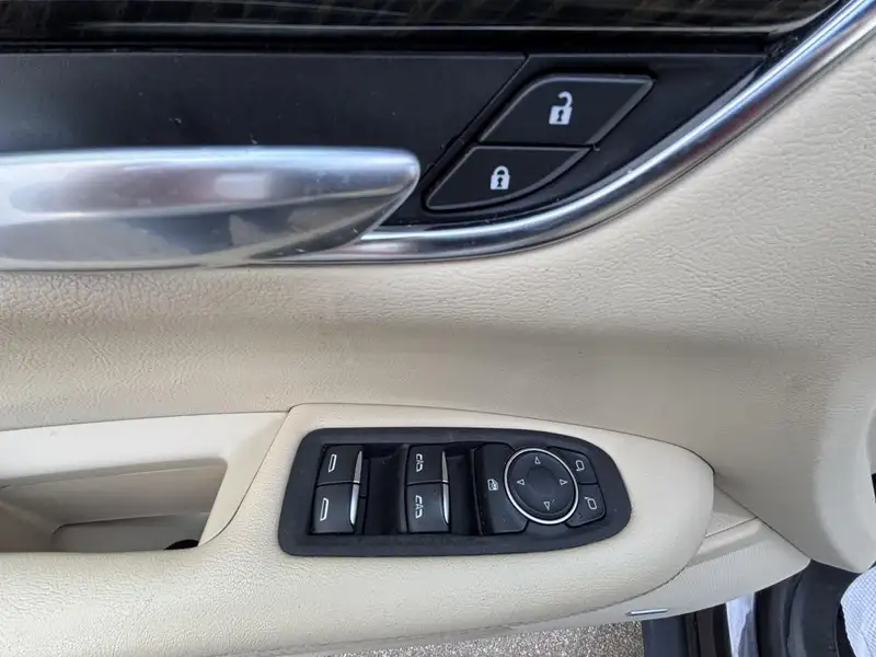2017 Cadillac XT5 Base, šedá, 148 529 km, dovoz Kanada — foto 9 z 12