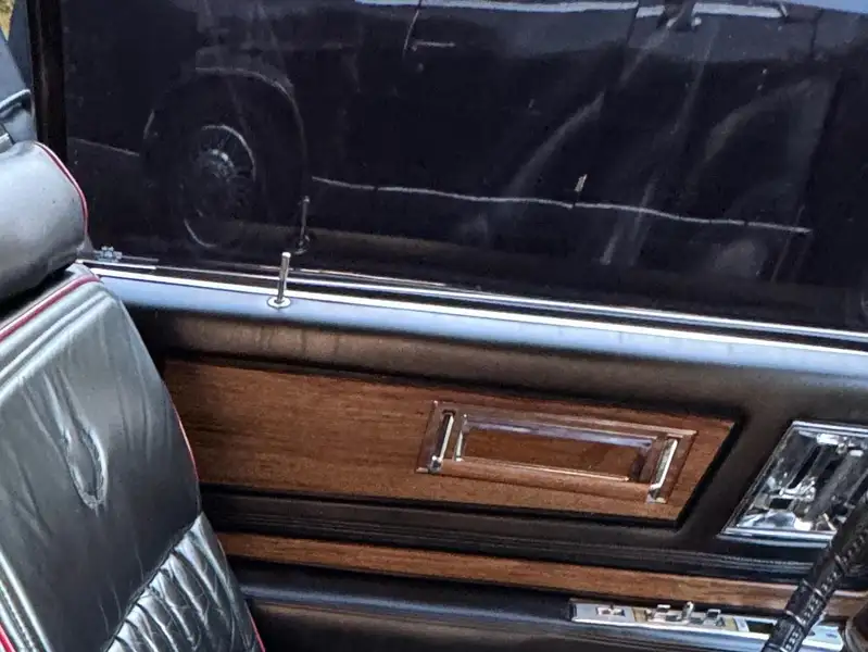 1984 Cadillac Eldorado, černá, 86 000 km, dovoz Kanada — foto 2 z 8