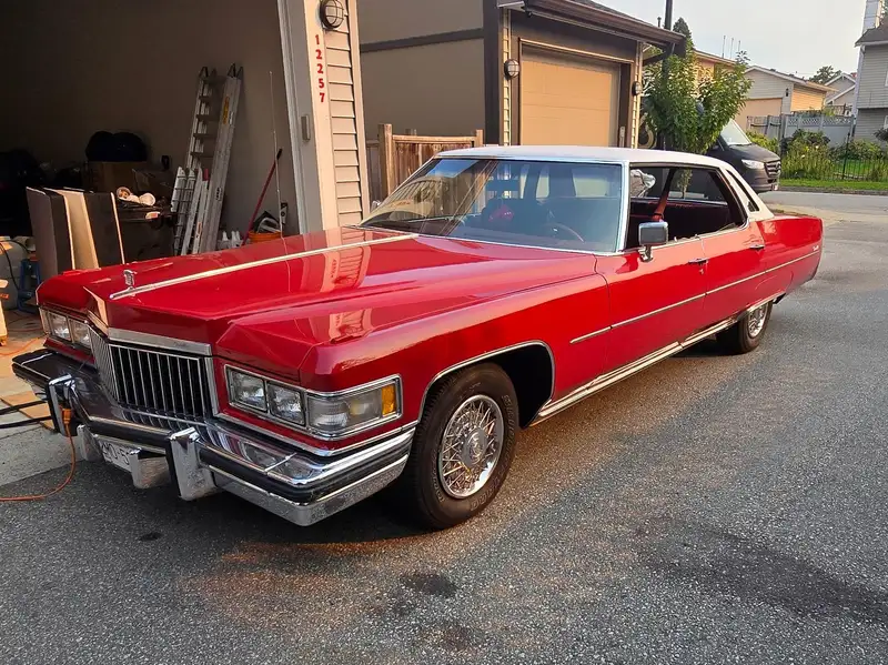 1975 Cadillac Deville D'Elegence, červená, 100 000 km, dovoz Kanada — foto 3 z 11