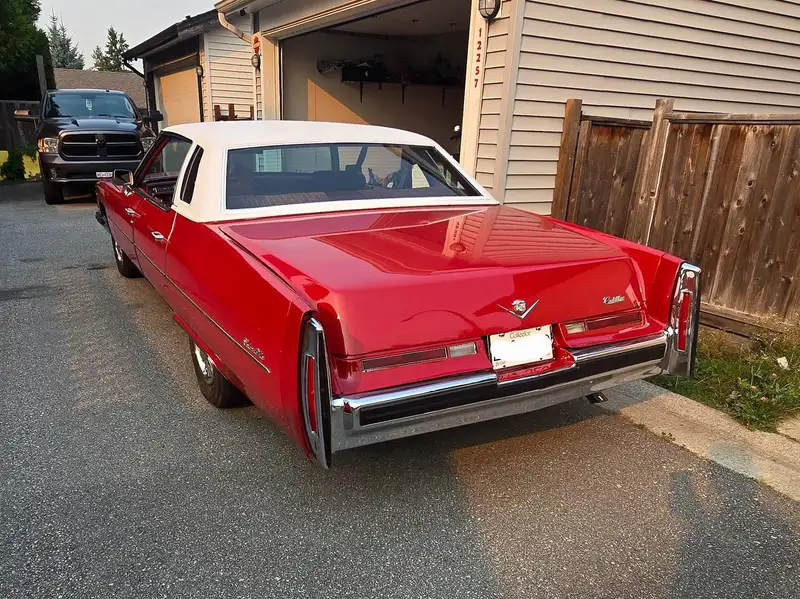 1975 Cadillac Deville D'Elegence, červená, 100 000 km, dovoz Kanada — foto 4 z 11