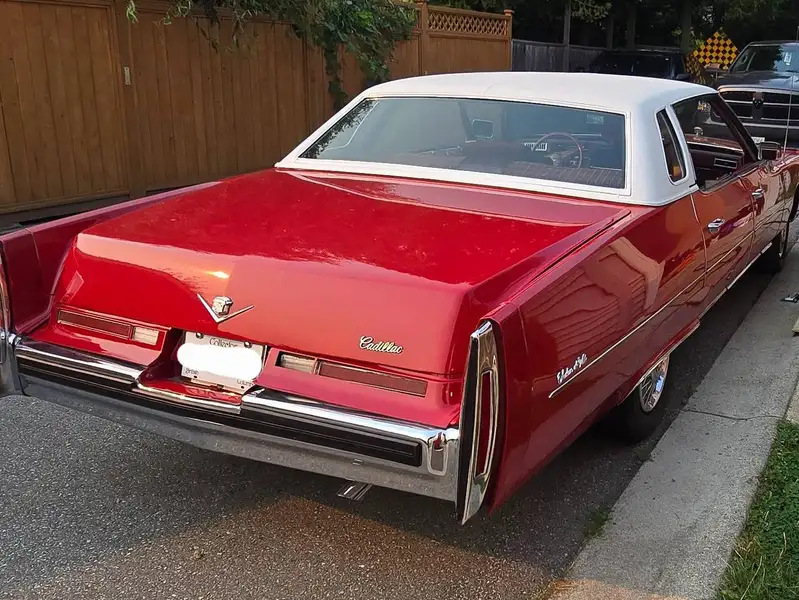 1975 Cadillac Deville D'Elegence, červená, 100 000 km, dovoz Kanada — foto 5 z 11