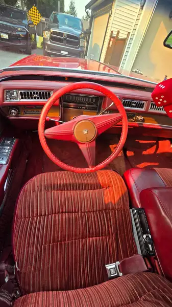 1975 Cadillac Deville D'Elegence, červená, 100 000 km, dovoz Kanada — foto 9 z 11