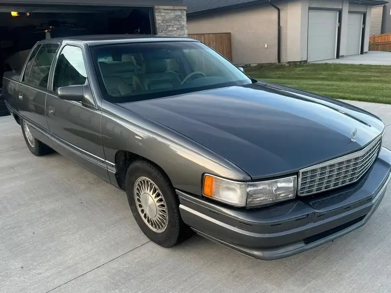 1994 Cadillac Deville, šedá, 91 000 km, dovoz Kanada — foto 1