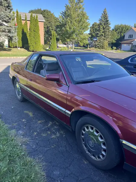 1994 Cadillac Eldorado, červená, 81 261 km, dovoz Kanada — foto 4 z 12
