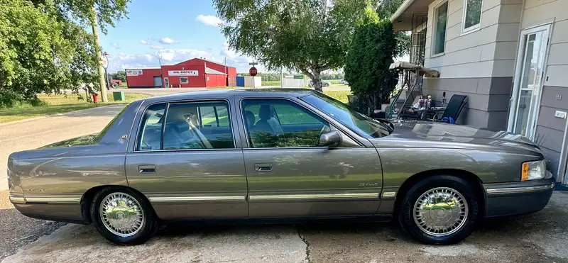 1999 Cadillac Deville d/elegance, šedá, 163 000 km, dovoz Kanada — foto 4 z 6