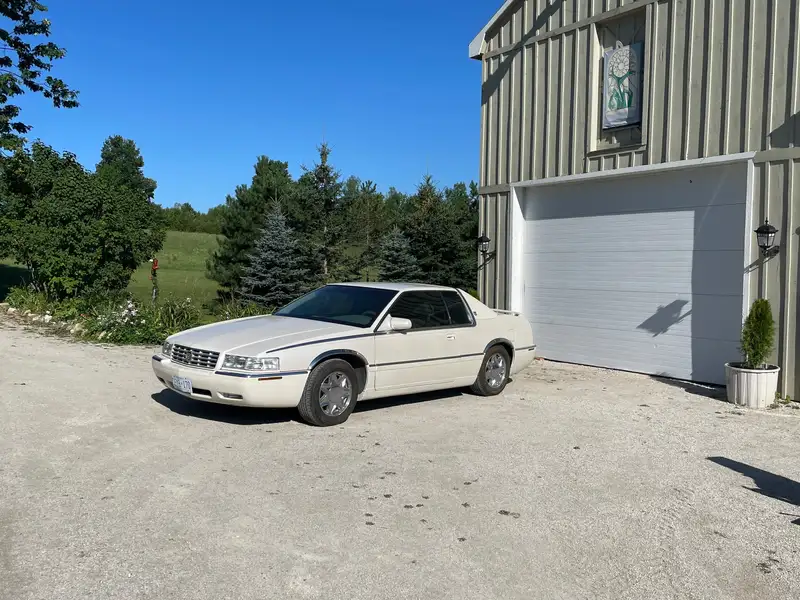 2000 Cadillac Eldorado ESC, bílá, 150 000 km, dovoz Kanada — foto 1