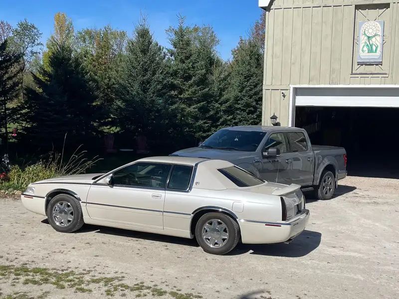 2000 Cadillac Eldorado ESC, bílá, 150 000 km, dovoz Kanada — foto 2 z 5