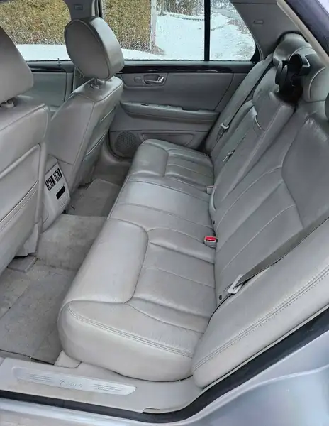 2007 Cadillac DTS Performance, stříbrná, 197 005 km, dovoz Kanada — foto 6 z 7