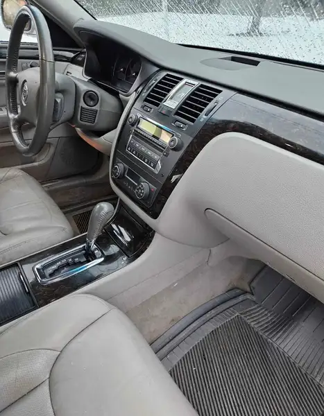 2007 Cadillac DTS Performance, stříbrná, 197 005 km, dovoz Kanada — foto 7 z 7