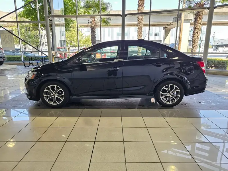 2017 Chevrolet Sonic, černá, 94 351 km, dovoz Kanada — foto 4 z 12