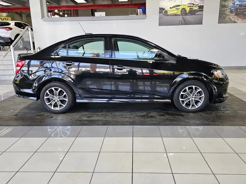 2017 Chevrolet Sonic, černá, 94 351 km, dovoz Kanada — foto 9 z 12