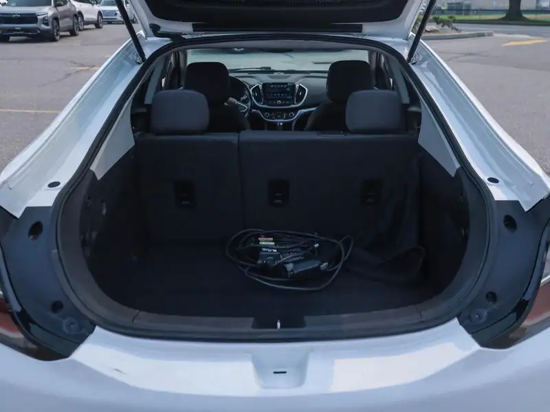 2018 Chevrolet Volt, bílá, 107 308 km, dovoz Kanada — foto 7 z 12