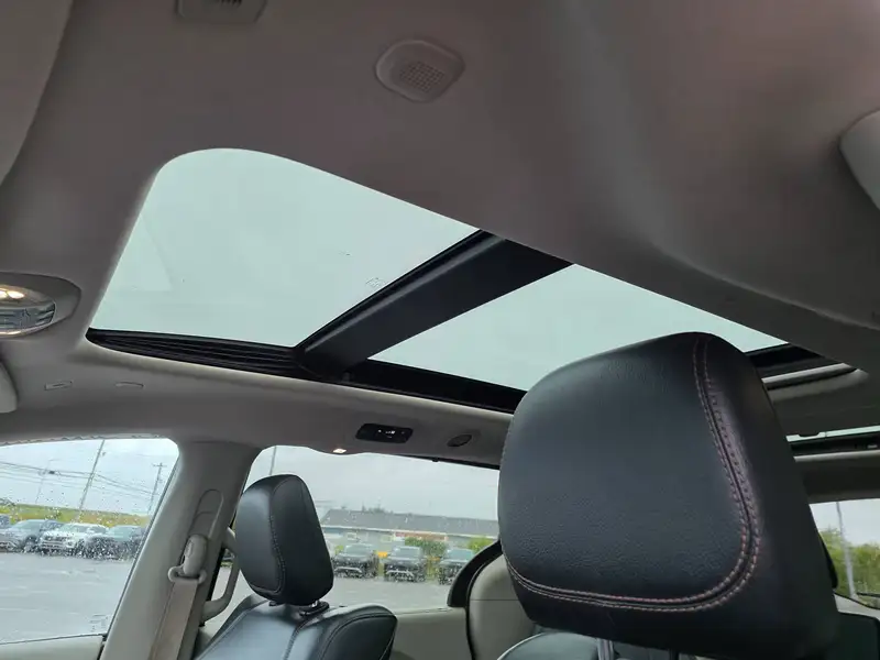 2018 Chrysler Pacifica, 141 149 km, dovoz Kanada — foto 2 z 3