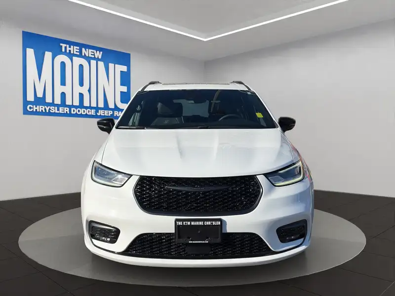 2025 Chrysler Pacifica LIMITED, 7 PASSENGER, bílá, 52 641 km, dovoz Kanada — foto 8 z 12