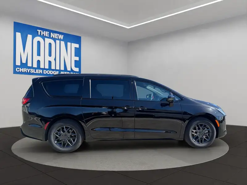 2027 Chrysler Pacifica Select, černá, dovoz Kanada — foto 2 z 12