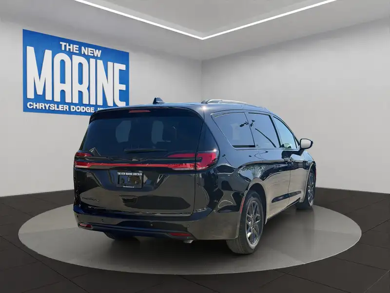 2027 Chrysler Pacifica Select, černá, dovoz Kanada — foto 3 z 12