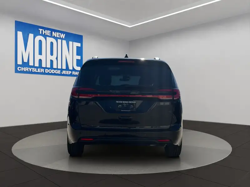 2027 Chrysler Pacifica Select, černá, dovoz Kanada — foto 4 z 12