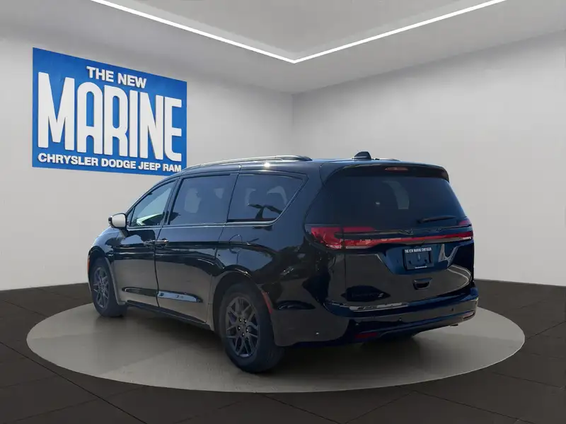 2027 Chrysler Pacifica Select, černá, dovoz Kanada — foto 5 z 12