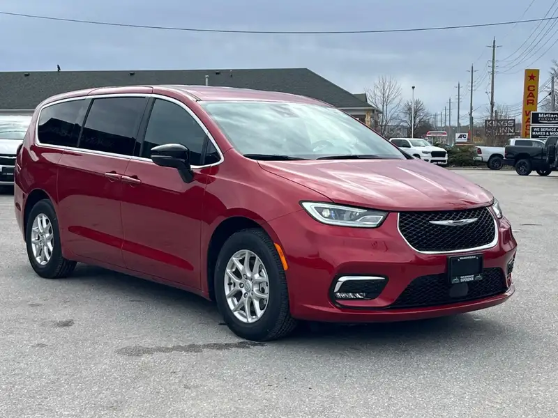 2026 Chrysler Pacifica Select, červená, 10 km, dovoz Kanada — foto 7 z 12