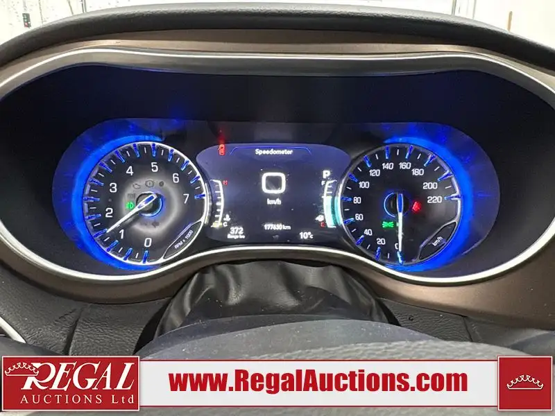 2018 Chrysler Pacifica, červená, 177 630 km, dovoz Kanada — foto 11 z 12