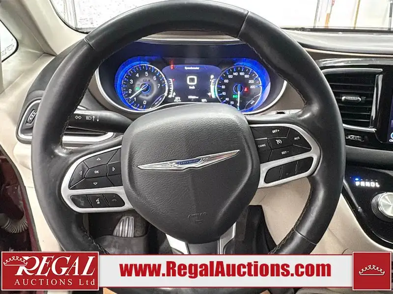 2018 Chrysler Pacifica, červená, 177 630 km, dovoz Kanada — foto 12 z 12