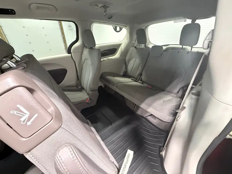 2017 Chrysler Pacifica LX | REMOTE START | BACKUP CAMERA, červená, 105 870 km, dovoz Kanada — foto 11 z 12