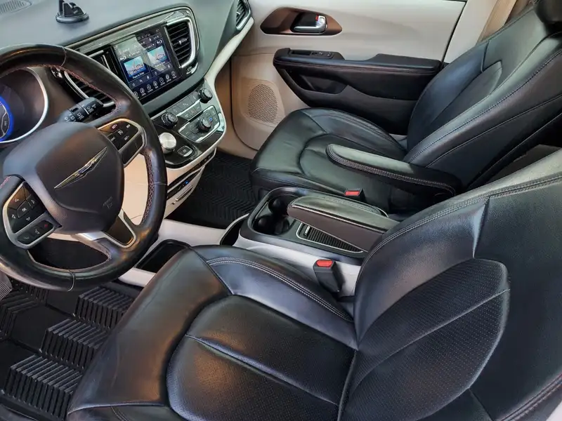 2017 Chrysler Pacifica Touring-L Plus, bílá, 152 584 km, dovoz Kanada — foto 7 z 12