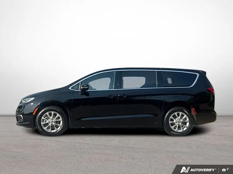 2025 Chrysler Pacifica Select Black, černá, 9 636 km, dovoz Kanada — foto 3 z 12