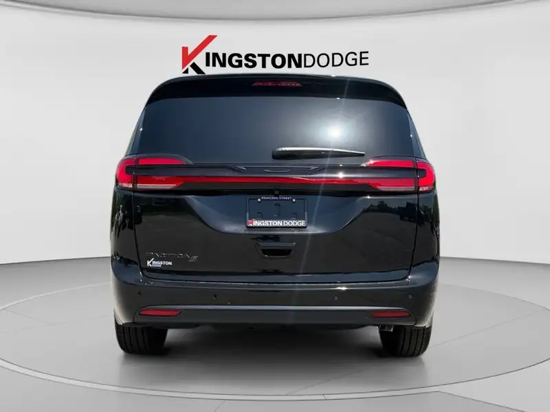 2027 Chrysler Pacifica Select, černá, 5 km, dovoz Kanada — foto 4 z 12