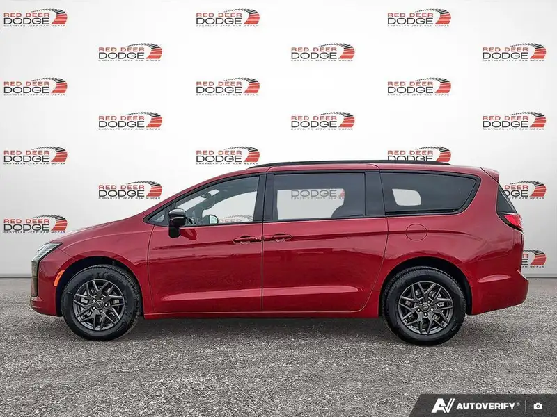 2027 Chrysler Pacifica Select, červená, 15 km, dovoz Kanada — foto 2 z 12