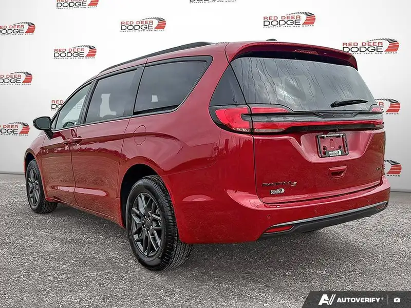 2027 Chrysler Pacifica Select, červená, 15 km, dovoz Kanada — foto 3 z 12