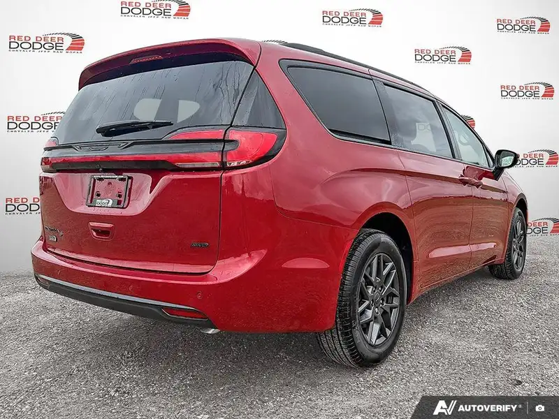 2027 Chrysler Pacifica Select, červená, 15 km, dovoz Kanada — foto 5 z 12