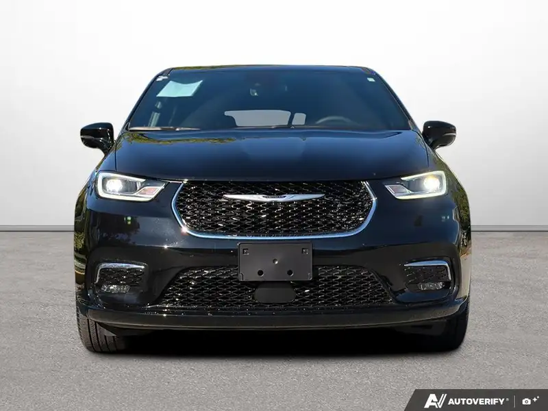 2025 Chrysler Pacifica Select Black, černá, 9 000 km, dovoz Kanada — foto 2 z 12
