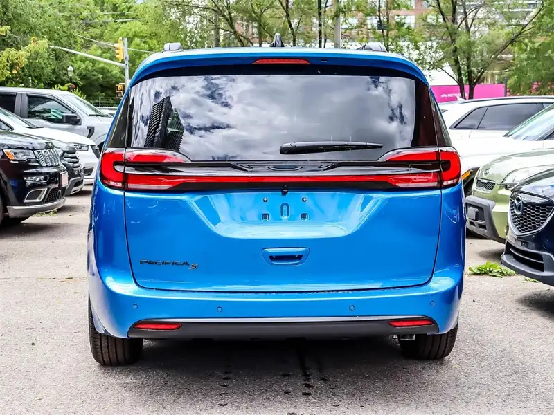 2027 Chrysler Pacifica Select, modrá, 50 km, dovoz Kanada — foto 3 z 12