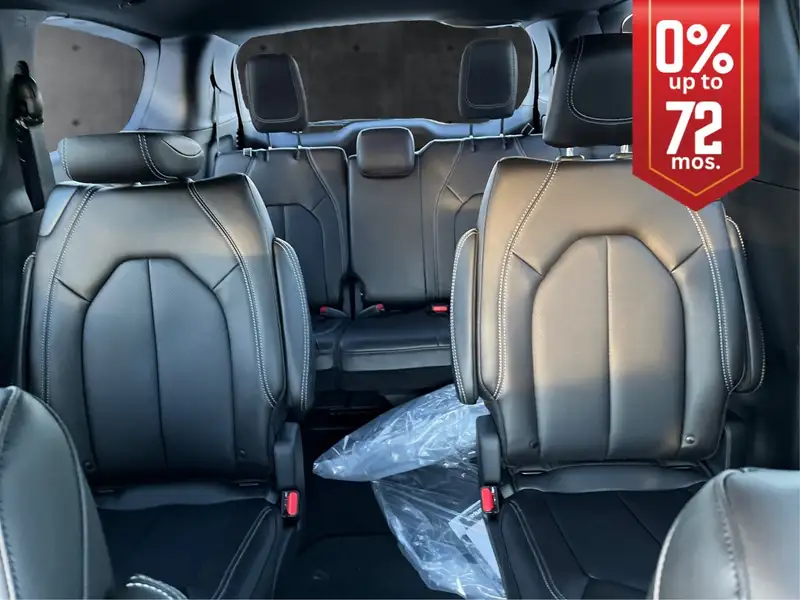 2026 Chrysler Pacifica Select, stříbrná, 0 km, dovoz Kanada — foto 12 z 12