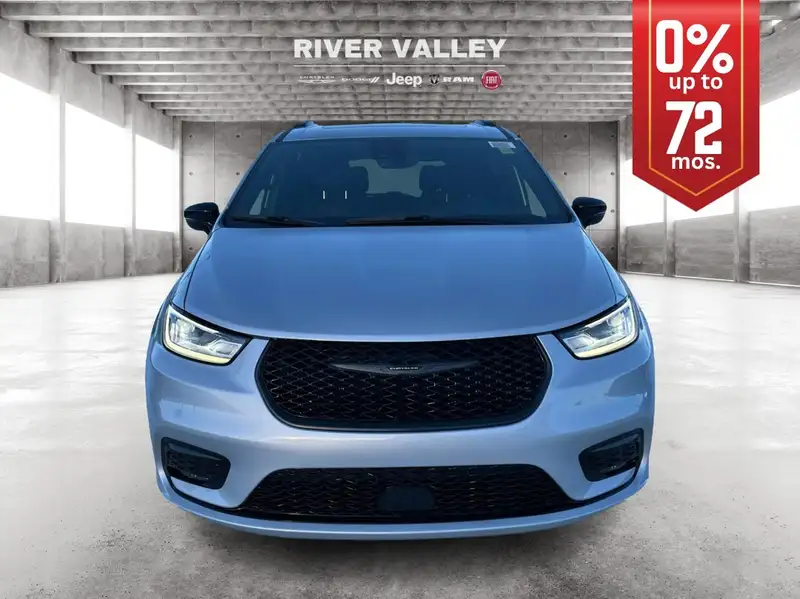 2026 Chrysler Pacifica Select, stříbrná, 0 km, dovoz Kanada — foto 7 z 12