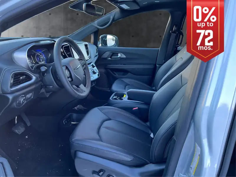 2026 Chrysler Pacifica Select, stříbrná, 0 km, dovoz Kanada — foto 9 z 12
