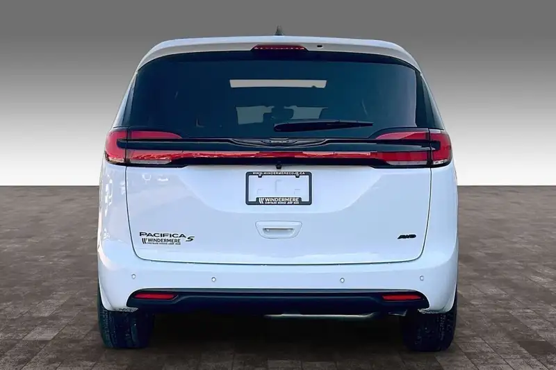2026 Chrysler Pacifica Select, bílá, 0 km, dovoz Kanada — foto 6 z 12