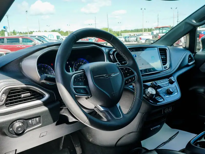 2025 Chrysler Pacifica Select, modrá, 39 471 km, dovoz Kanada — foto 12 z 12