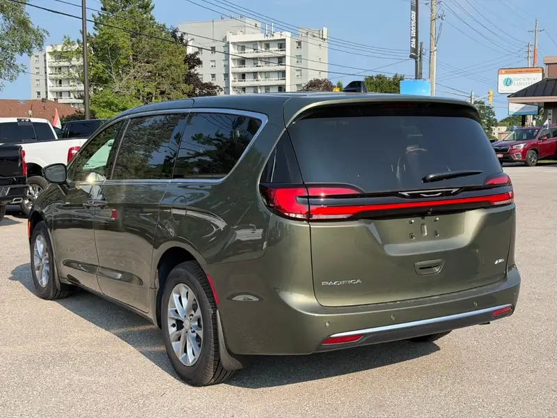 2027 Chrysler Pacifica Select, zelená, 11 km, dovoz Kanada — foto 6 z 12
