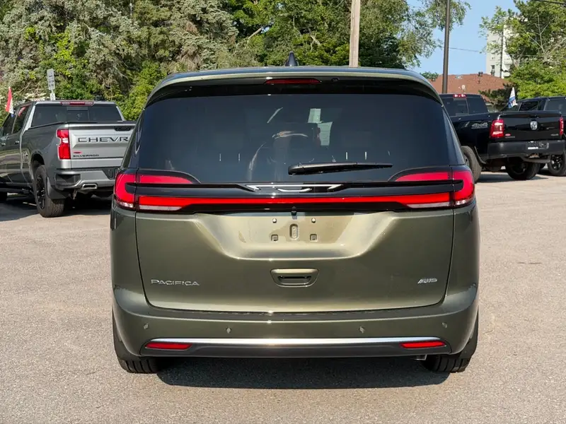 2027 Chrysler Pacifica Select, zelená, 11 km, dovoz Kanada — foto 7 z 12