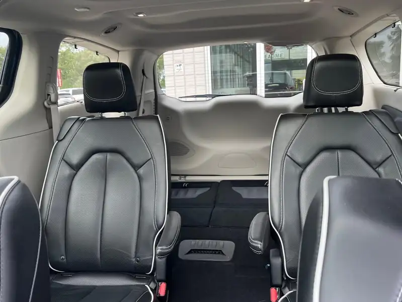 2023 Chrysler Pacifica, modrá, 86 214 km, dovoz Kanada — foto 12 z 12