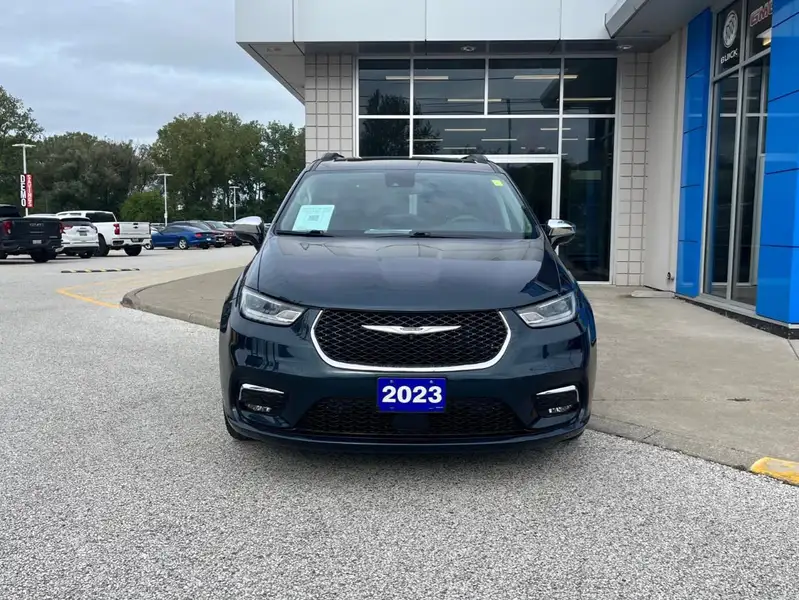 2023 Chrysler Pacifica, modrá, 86 214 km, dovoz Kanada — foto 2 z 12