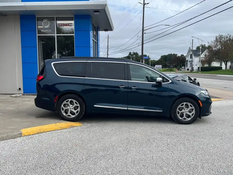 2023 Chrysler Pacifica, modrá, 86 214 km, dovoz Kanada — foto 4 z 12