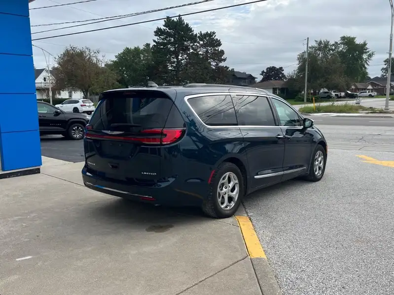 2023 Chrysler Pacifica, modrá, 86 214 km, dovoz Kanada — foto 5 z 12